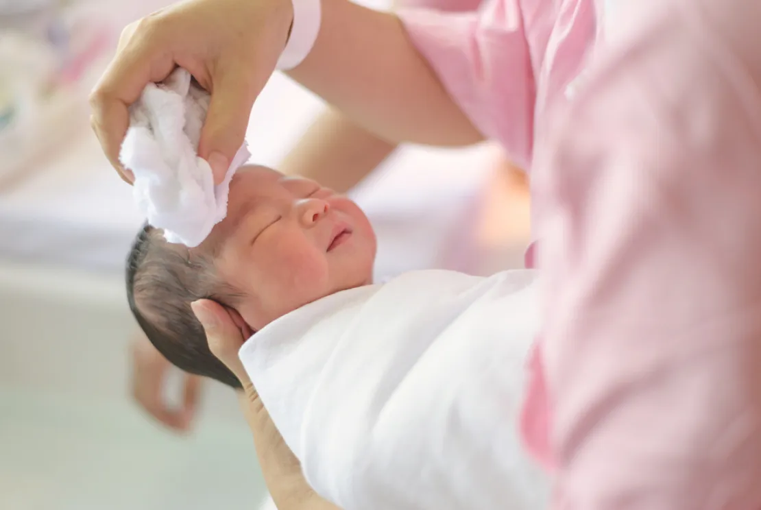 Cara Tepat Memandikan Bayi Yang Baru Lahir
