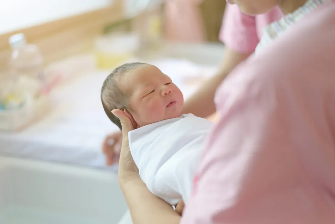 4 Alasan Kenapa Bayi Baru Lahir Sebaiknya Tidak Langsung Dimandikan