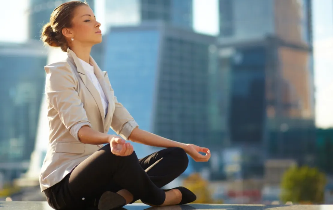 Coba Meditasi 10 Menit Untuk Menjernihkan Pikiran Saat Di Kantor!
