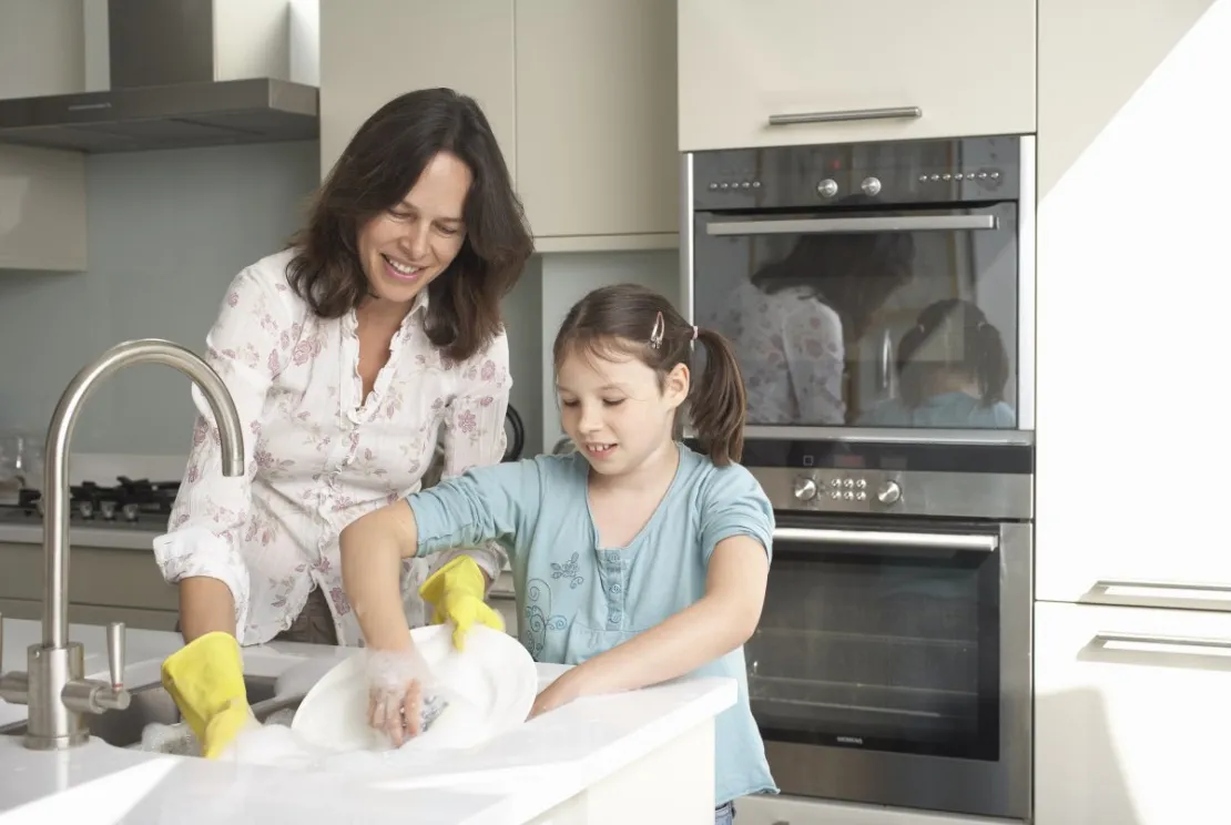 Membantu Orang Tua Di Rumah: Ini Pekerjaan Yang Bisa Dilakukan Anak