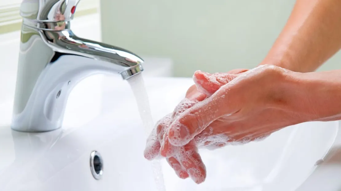 Cuci Tangan Dapat Bunuh Virus Corona. Ini Cara Kerjanya!