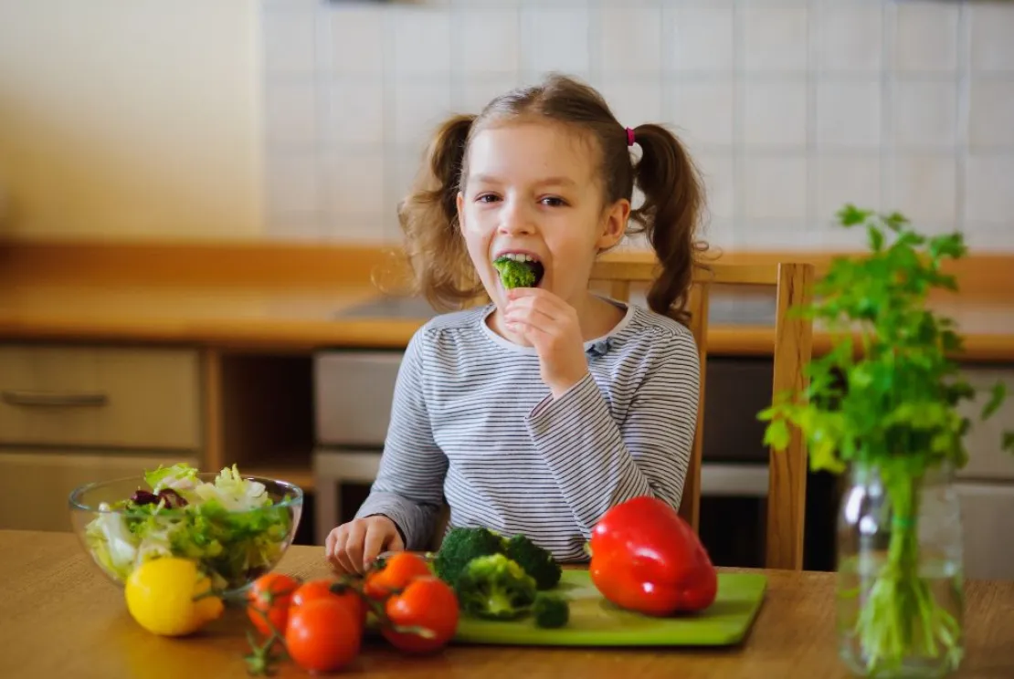 Ajarkan Pola Makan Sehat Pada Anak Dengan 7 Tips Ini
