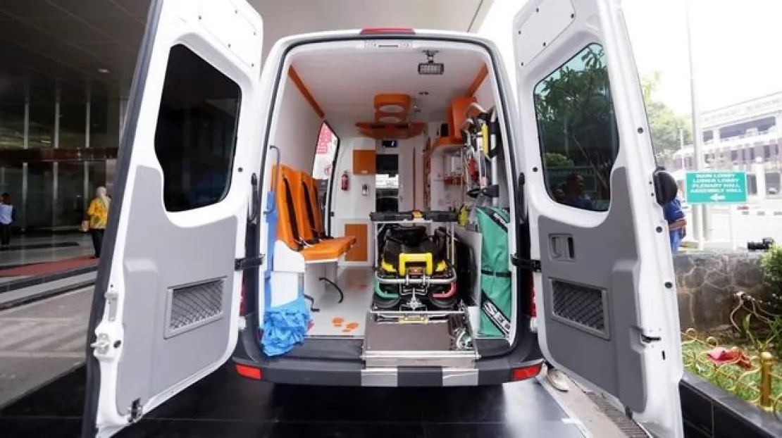 Proses Pembersihan Ambulans Setelah Angkut Pasien Covid-19