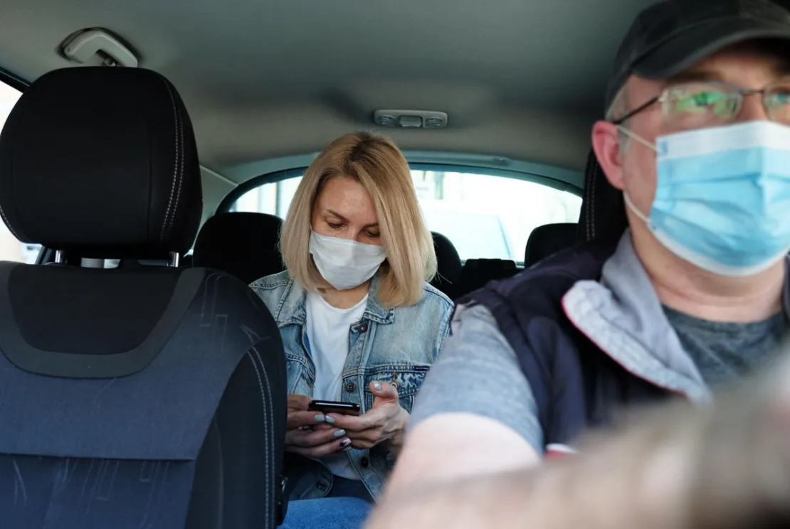 Sejumlah Protokol Kesehatan Menuju Kantor Dengan Taksi Online
