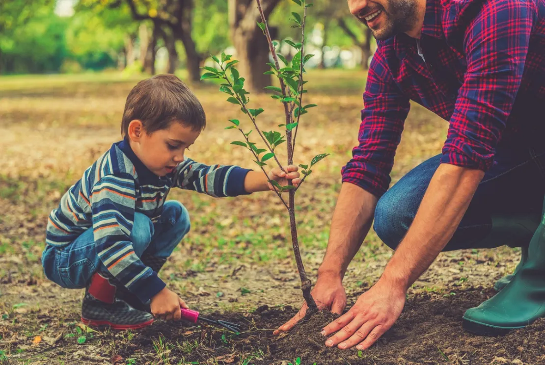4 Manfaat Mengajari Anak Untuk Peduli Lingkungan Sejak Kecil