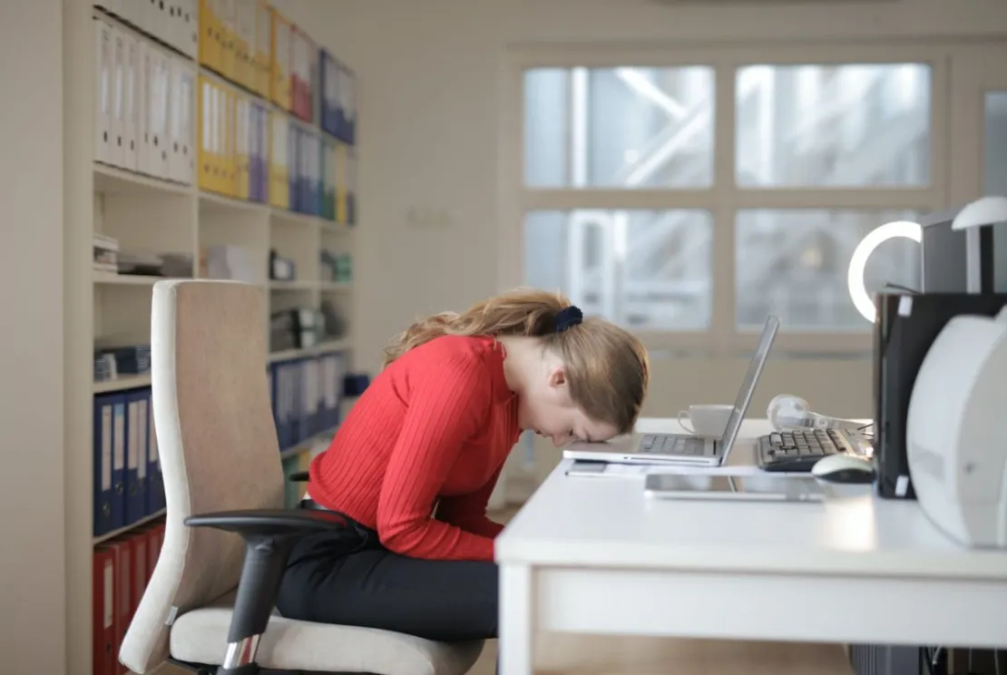 Mengenal Perbedaan Stres Kerja Dengan Burnout Syndrome