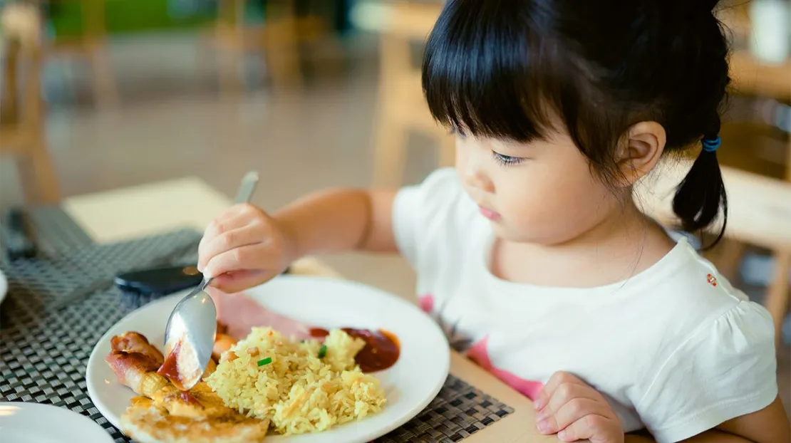 Mendidik Anak Untuk Makan Sendiri, Cara Apa yang Bisa Dilakukan Orangtua?