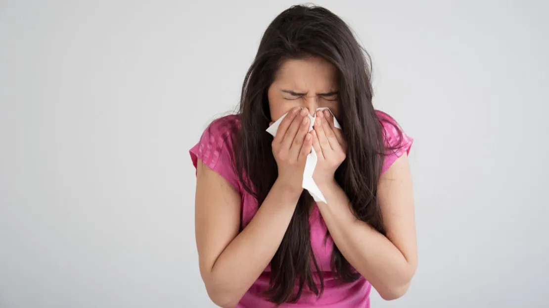 Awas! 5 Penyakit Menular Ini Mudah Tersebar Melalui Batuk dan Bersin Lho