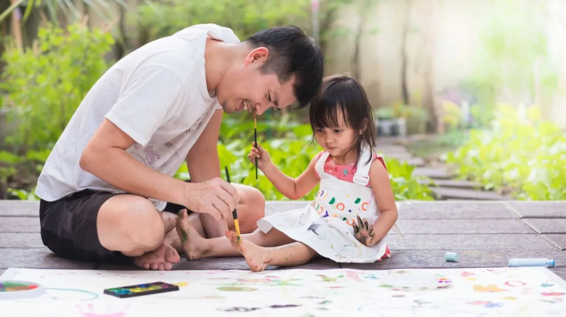 5 Peran Ayah dalam Keluarga, Termasuk Mendidik Anak