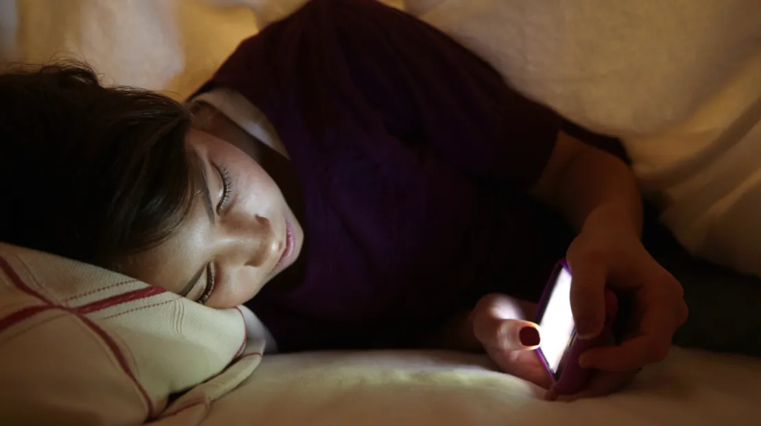 5 Trik Gunakan Gadget Saat Malam, Jam Tidur Anti-Berantakan!