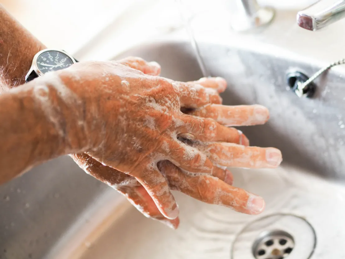 Mencuci Tangan Lebih Efektif Dari Hand Sanitizer, Ini Alasannya!