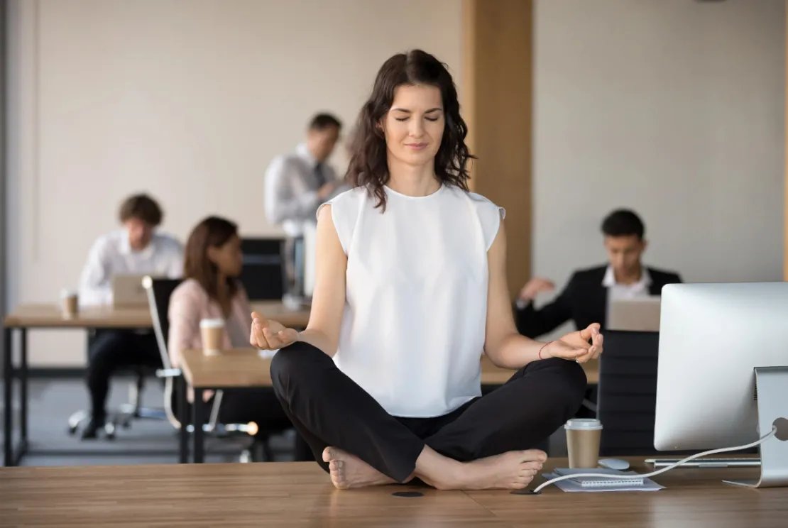 5 Gerakan Yoga Ketika Bekerja di Kantor, Cocok untuk Relaksasi!