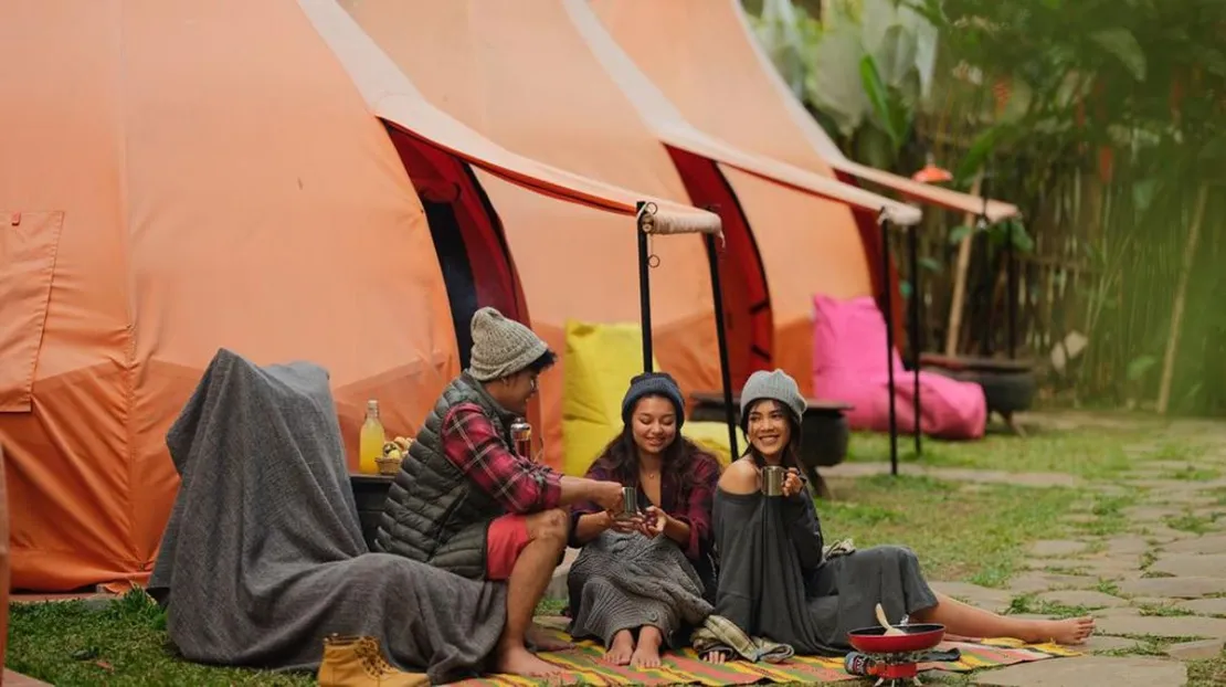 5 Rekomendasi Tempat Camping di Bandung, Tertarik Nyoba?