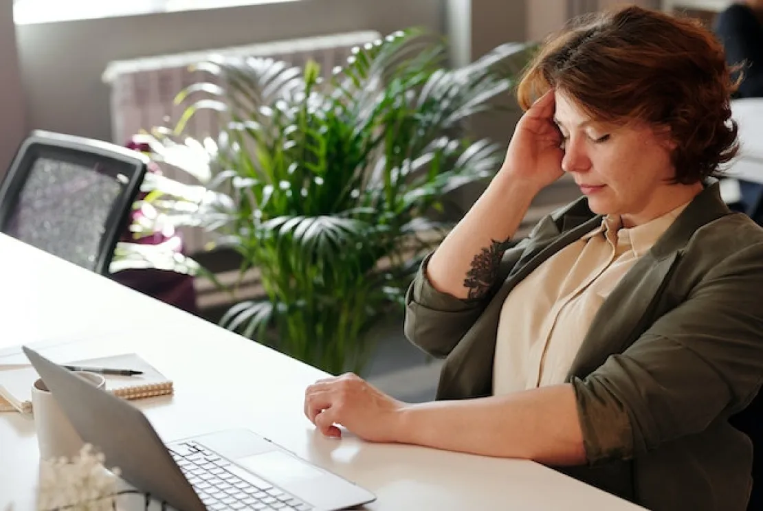 Overworked: Lebih Detail Soal Bahayanya bagi Kesehatan Tubuh