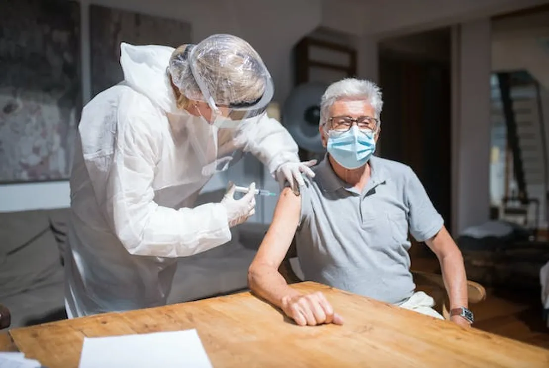 Vaksin Lansia: Pentingnya Mendapatkan, Jenis, dan Tipsnya