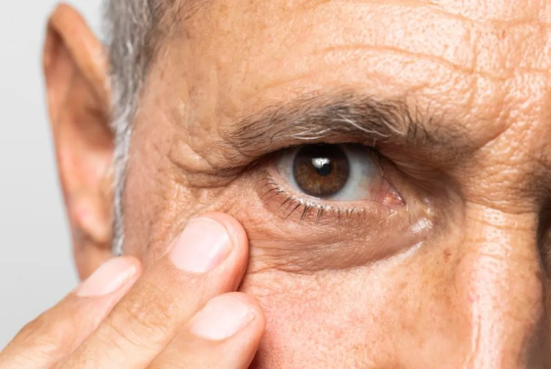 7 Cara Menjaga Kesehatan Mata pada Dewasa & Usia Lanjut Sedini Mungkin