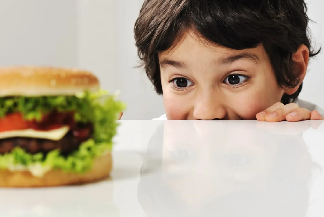 Cara Mengajari Anak Agar Tidak Hobi Makan Junk Food