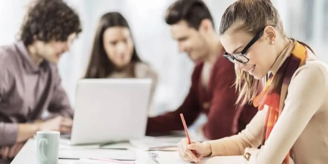 Berikut ini Cara Sukses Menjalankan Kerja Sambil Kuliah