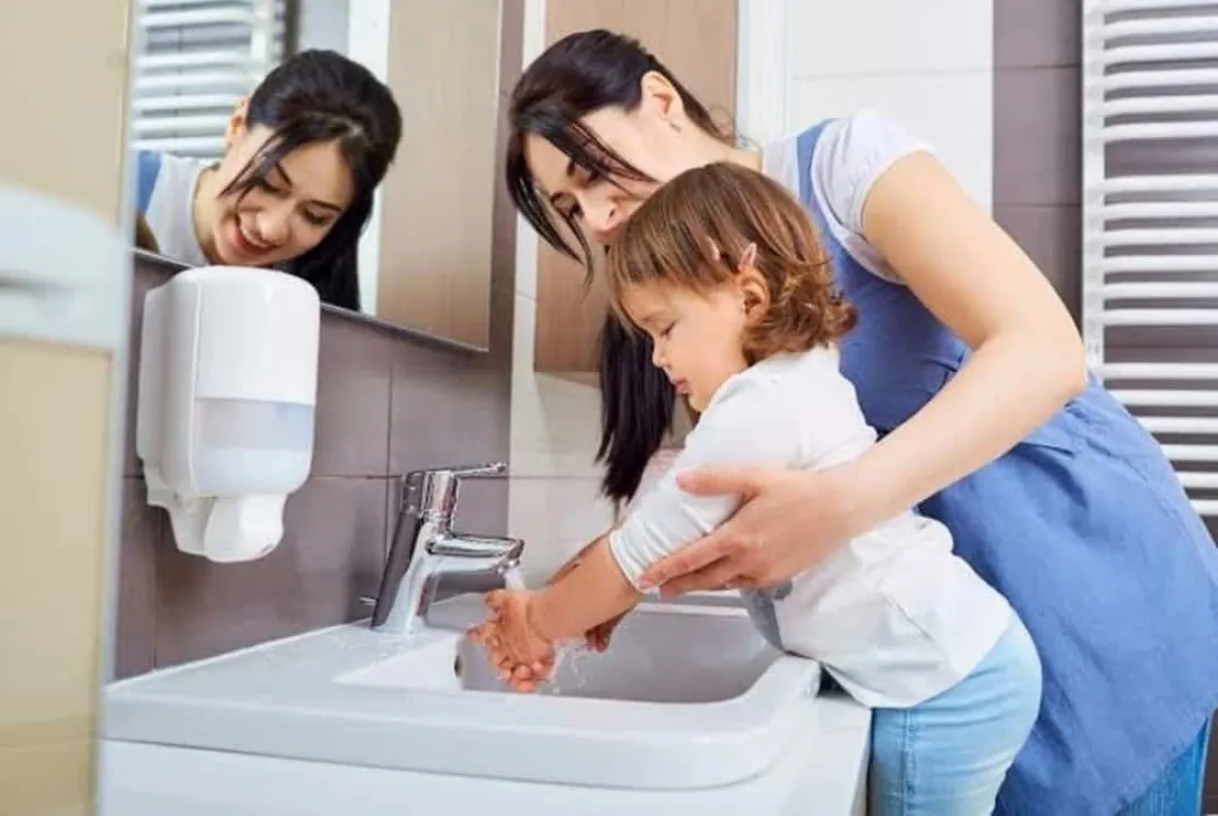 Dari Usia Berapa Anak Bisa Diajarkan Mencuci Tangan Sendiri?