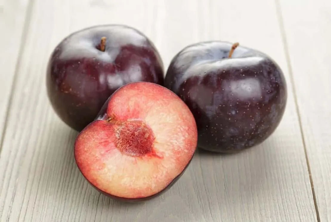 Buah Plum Kaya Vitamin C: Manfaat untuk Diet dan Kesehatan