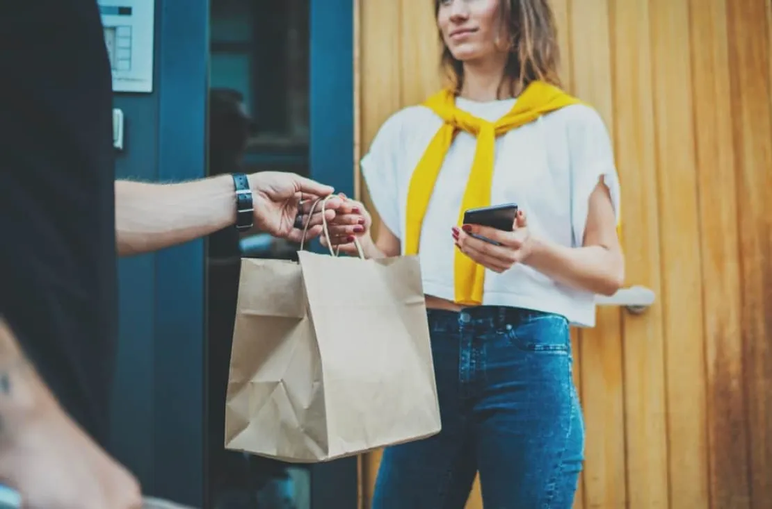 Tak Perlu Khawatir, Ini Cara Aman Delivery Makanan Saat COVID-19