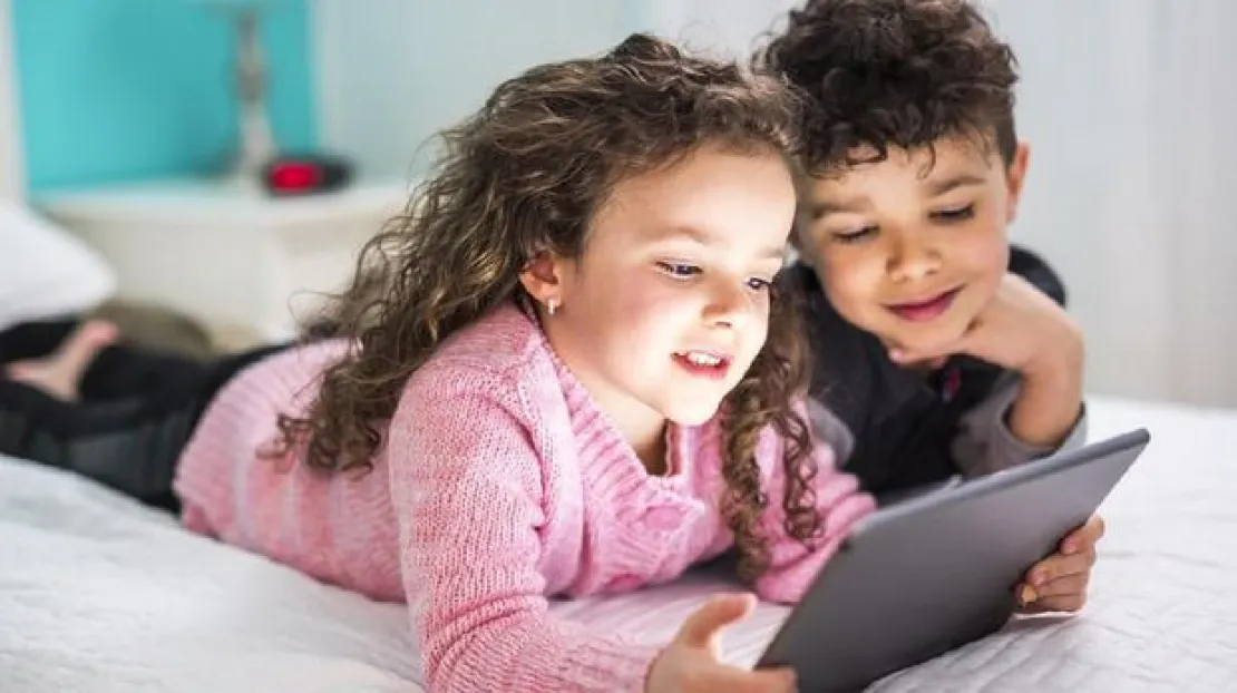 Anak Sering Main Gadget? Ini 4 Tips Untuk Mengatur Penggunaannya