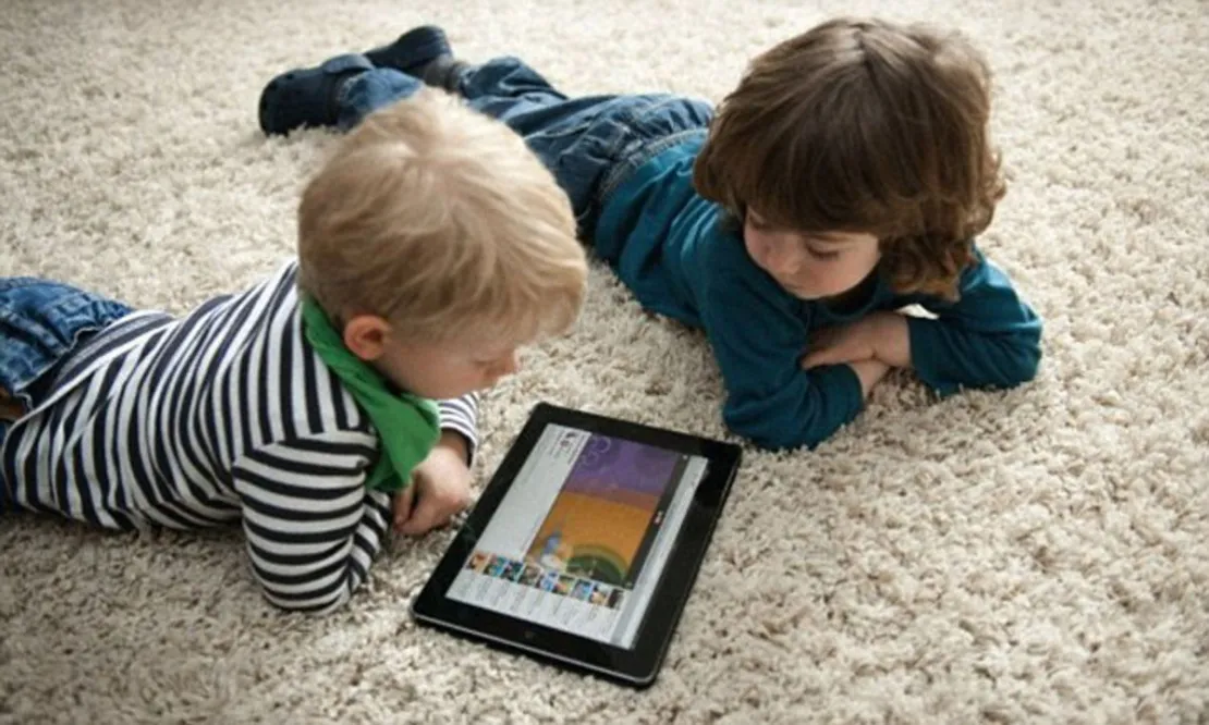 Kecanduan Gadget, Bisa Timbulkan Dampak Buruk Pada Perkembangan Anak
