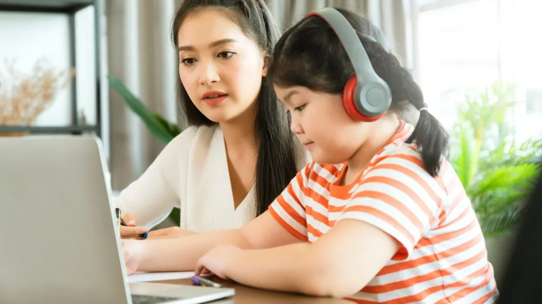 3 Peran Penting Ibu Dalam Bantu Proses Belajar Daring Anak