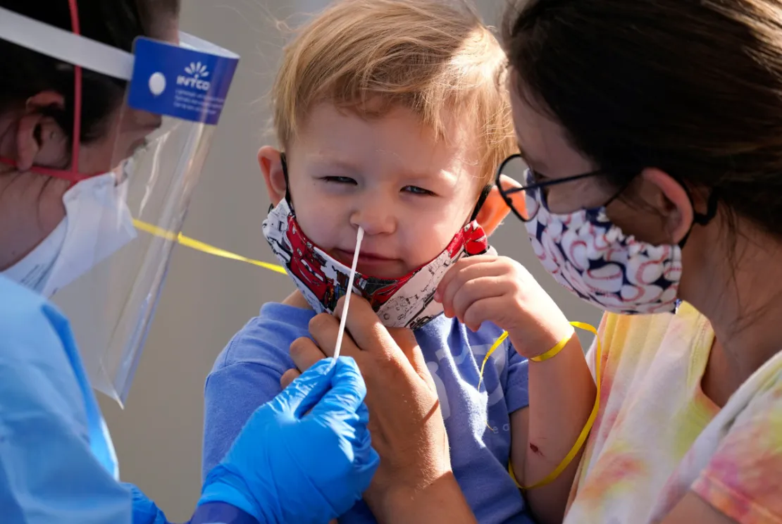 Harus Ajak Anak Tes Swab? Terapkan Tips Ini Biar No Drama!