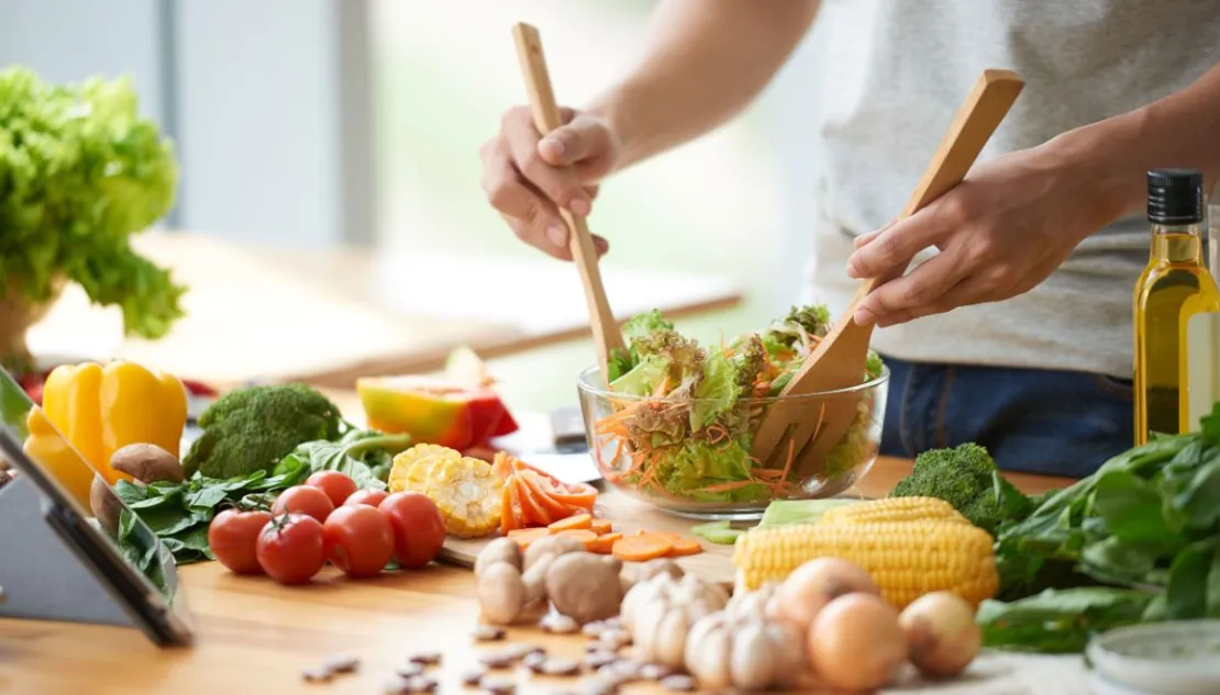 Makan Sayur dan Buah, Penting Dilakukan Sebelum Diberi Vaksin Covid-19