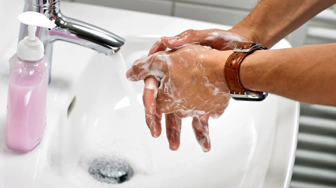 Cuci Tangan atau Hand Saniziter, Mana yang Lebih Efektif Ya?