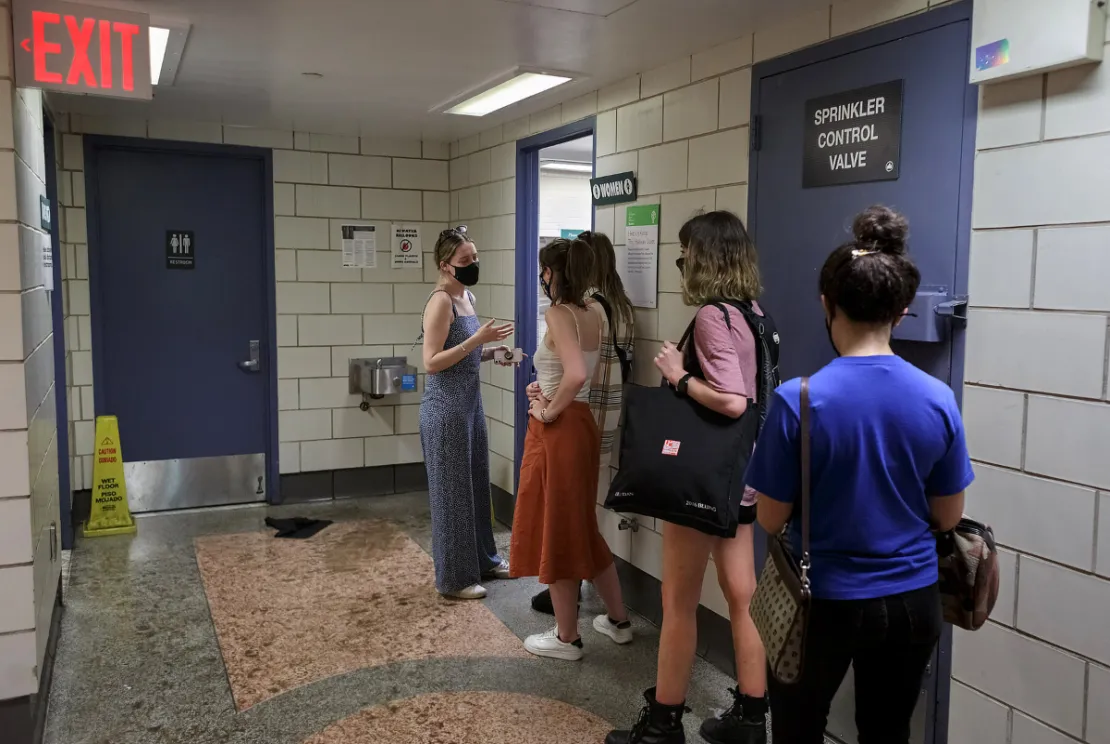 Sarang Penyakit! 5 Cara Aman Gunakan Toilet Umum Ini Mesti Diterapkan