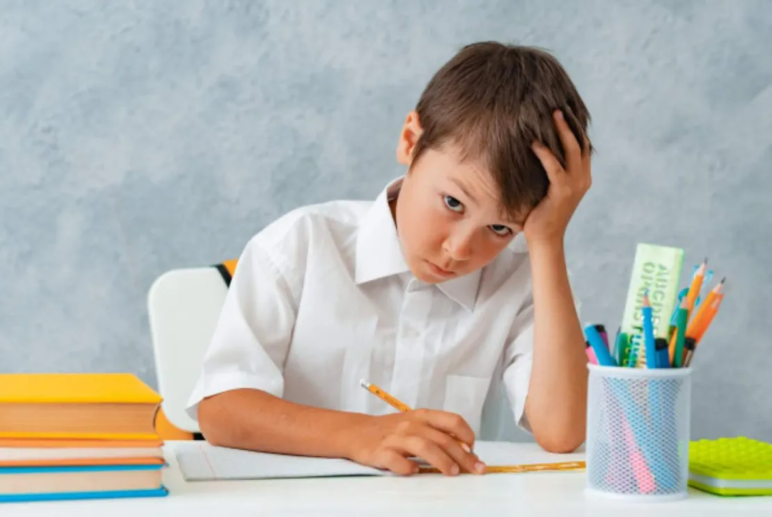 Moms, Ini 5 Tips Mengajari Anak Disleksia Membaca dan Menulis