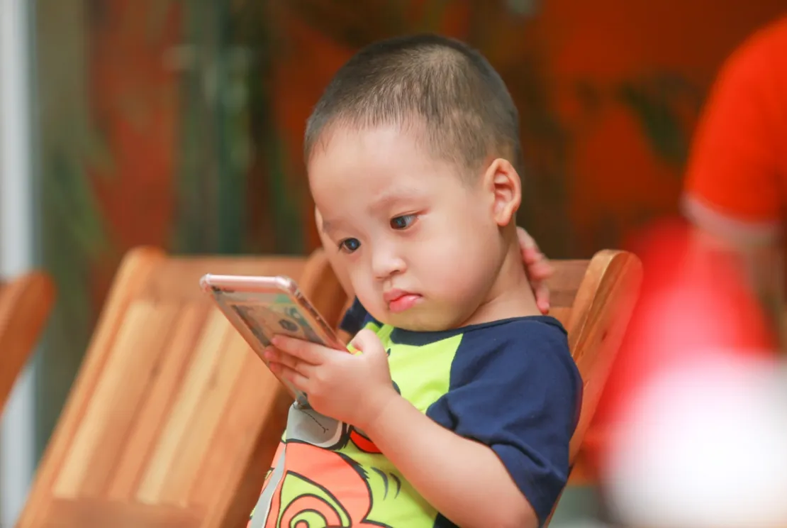 6 Tips Membatasi Screen Time, Biar Anak Tak Kecanduan Gadget