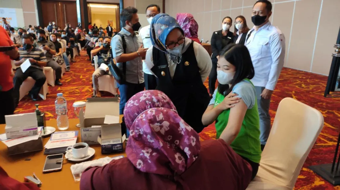 Vaksin Booster: Syarat Perjalanan Hingga Masuk Mal