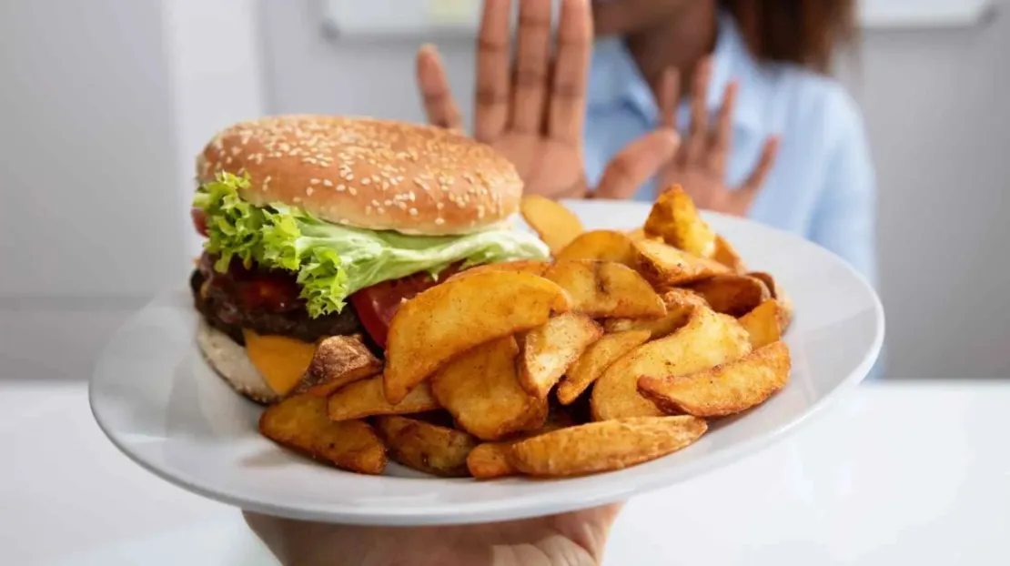 Ketagihan Junk Food? Waspada, Ini 5 Bahaya yang Mengintai!
