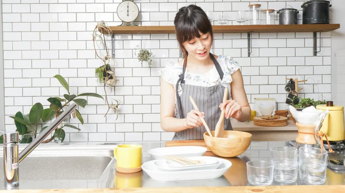 Sendirian di Rumah? Lakukan 6 Aktivitas Bermanfaat Ini, Yuk!