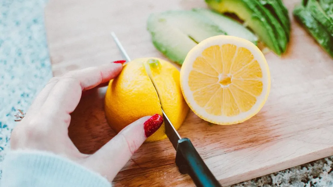 7 Buah Vitamin C Tertinggi, Ternyata Bukan Jeruk, Lho!