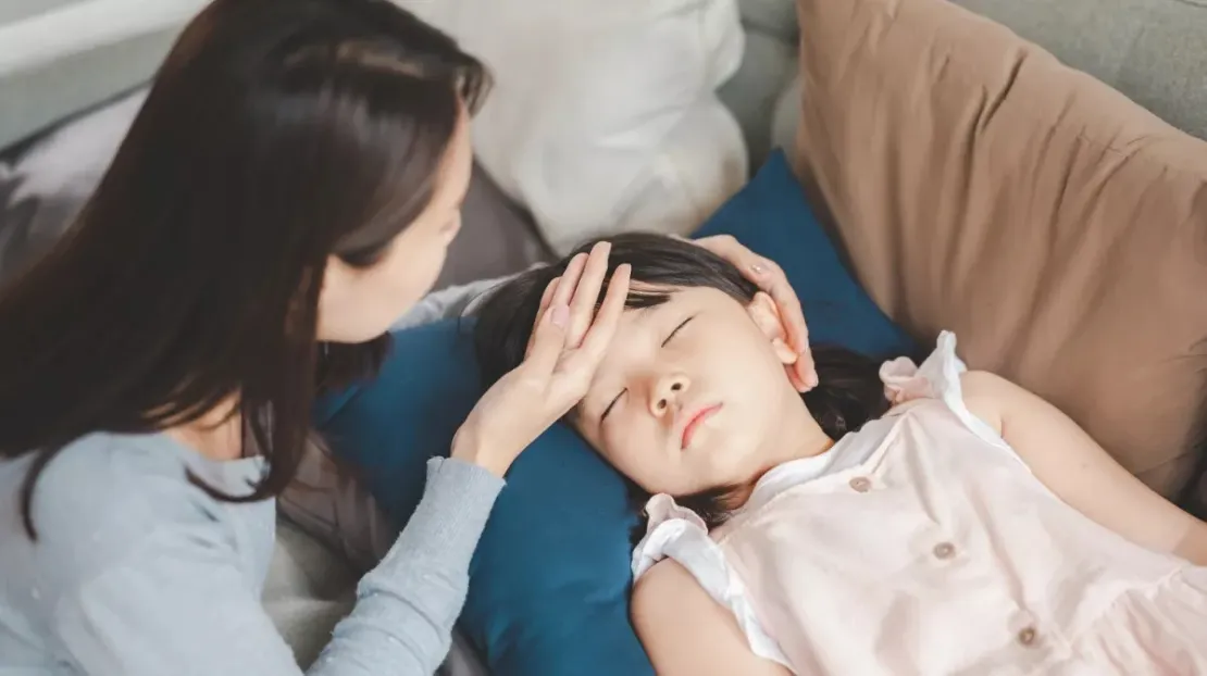 Anak Demam Tinggi? Jangan Panik, Lakukan 5 Hal Ini Dulu!