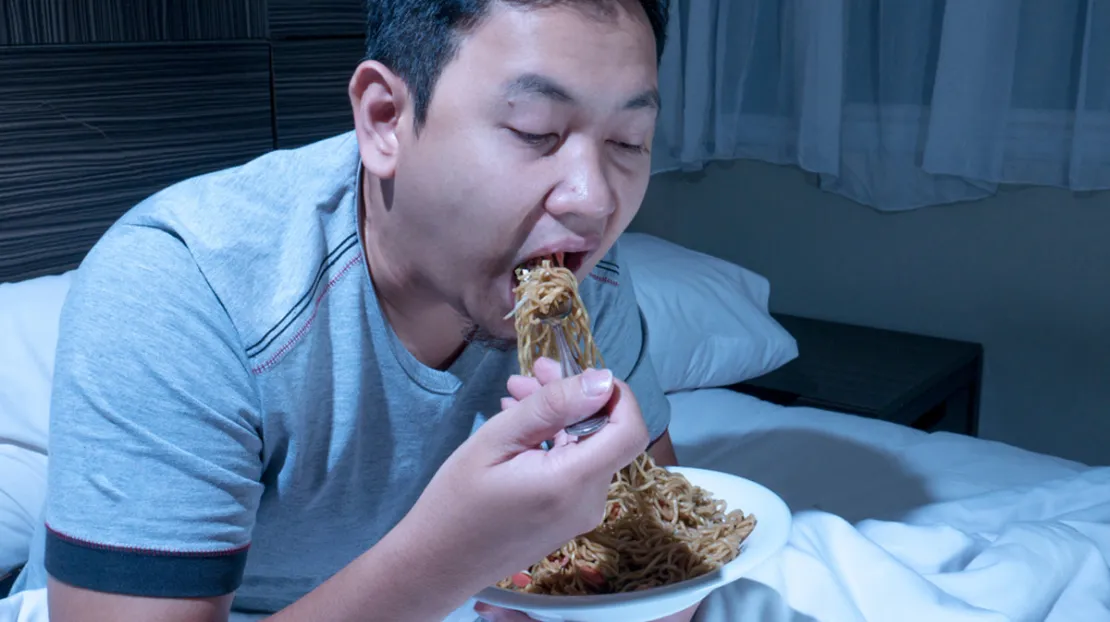 Makan Kemaleman Malah Bikin Laper, Kok Bisa Sih?
