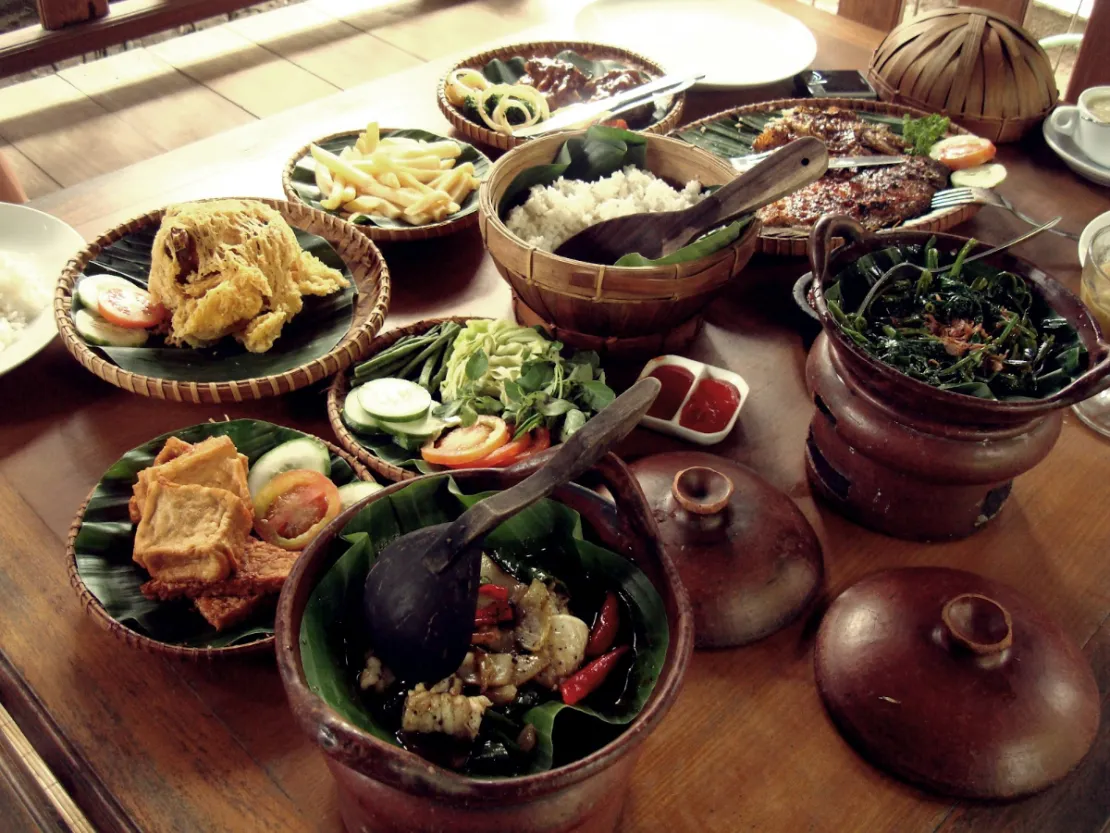 6 Destinasi Wisata Kuliner di Indonesia, Sulit Buat Ditolak!
