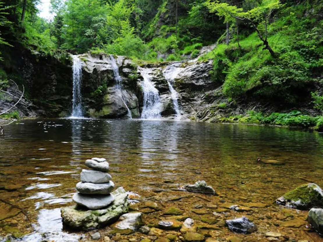 6 Wisata Air Terjun Terindah di Indonesia yang Patut Dijelajahi