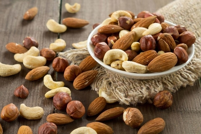 Ingin Diet Berjalan Lancar? Yuk Konsumsi 5 Camilan Sehat Ini saat di Kantor