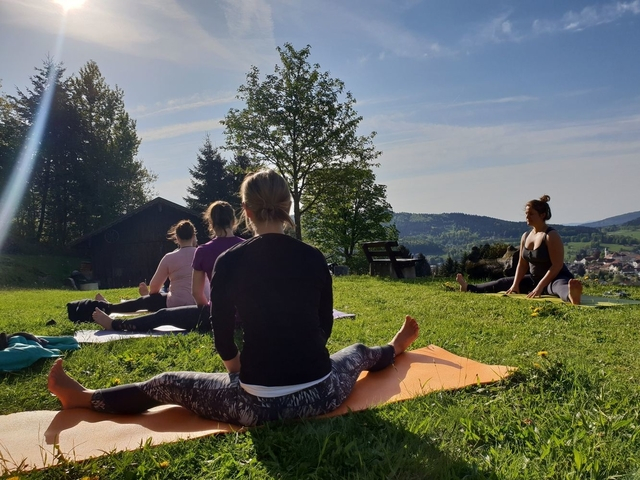 Yoga di Alam Bebas? Kenapa Tidak, Berikut 4 Lokasi Favoritnya!
