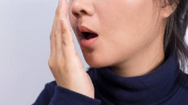 Alasan Mengapa Mudah Terjadi Bau Pada Mulut