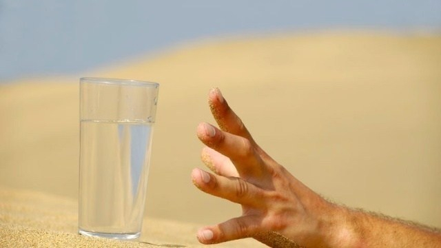 4 Akibat Yang Terjadi Jika Tubuhmu Kekurangan Cairan