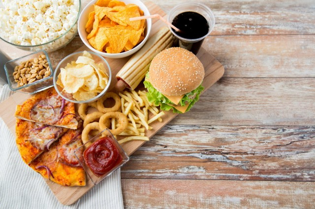 Cara Mengajari Anak Agar Tidak Hobi Makan Junk Food