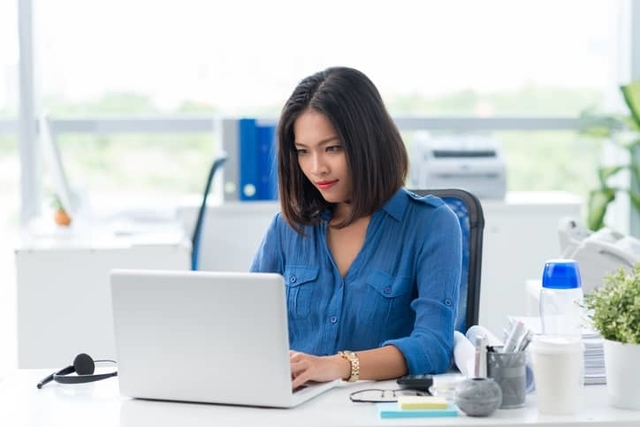 5 Cara Mencegah Sakit Leher Ketika Bekerja Di Depan Komputer