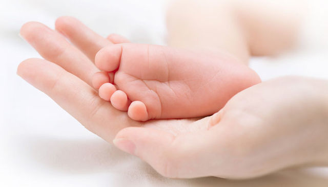 Bedak Bayi Berbahaya Bagi Pernapasan Anak, Benar atau Tidak?