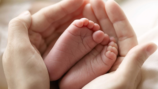Apakah Bayi Baru Lahir Harus Dibedong?